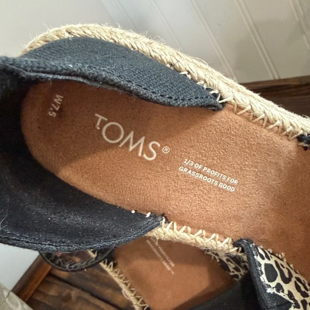 New Toms Black Canvas Wedge Espadrille Sandals